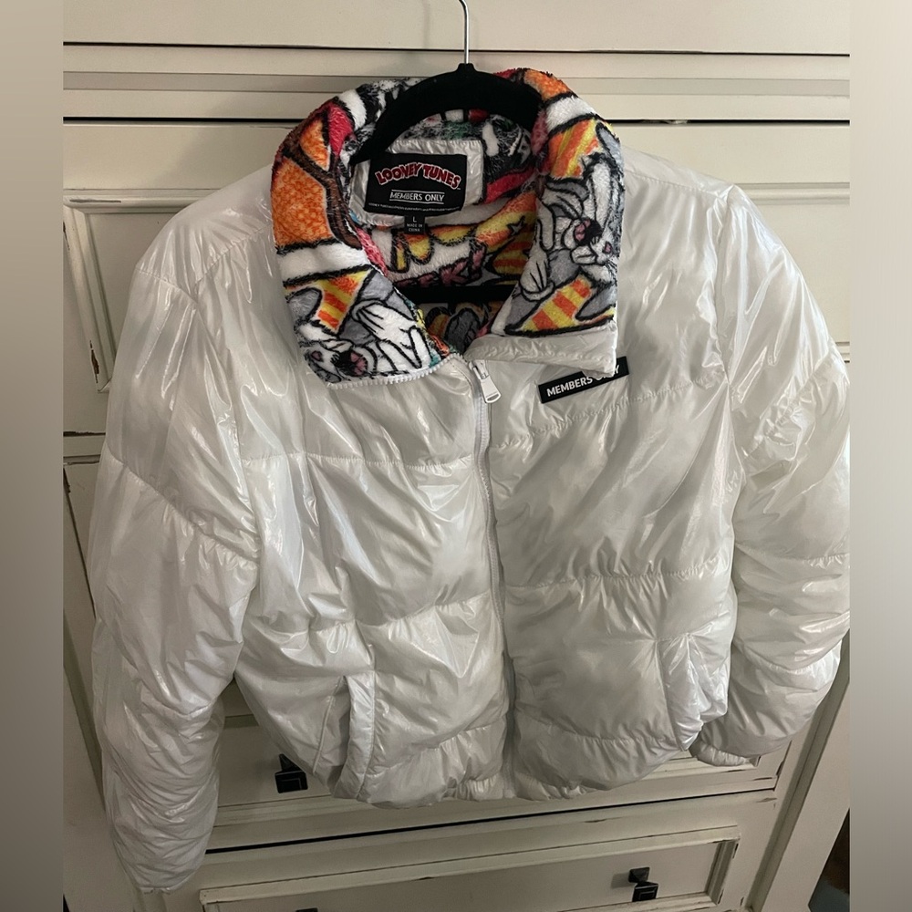 Looney tunes members only puffer jacket
Vguc size large youth